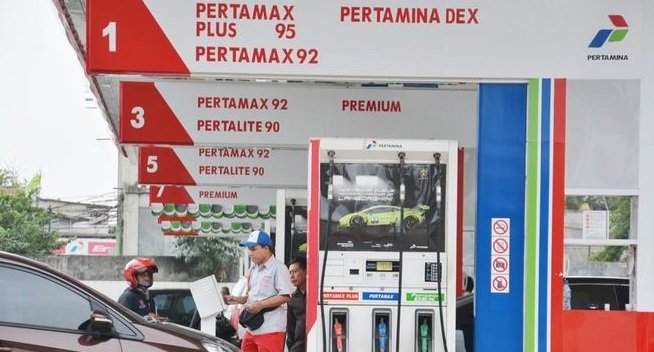 perbedaan mobil listrik dan hybrid - BBM RON 92