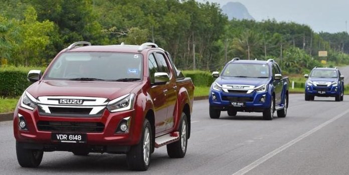 Mobil Diesel - Isuzu Panther Grand Touring 2021