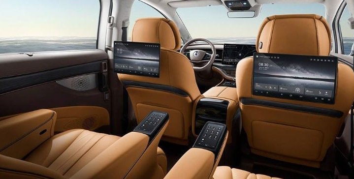 asuransi mobil terbaik untuk BYD Denza - interior