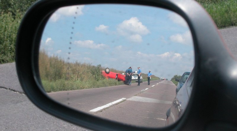 tabrak lari - asuransi mobil solusi terbaik